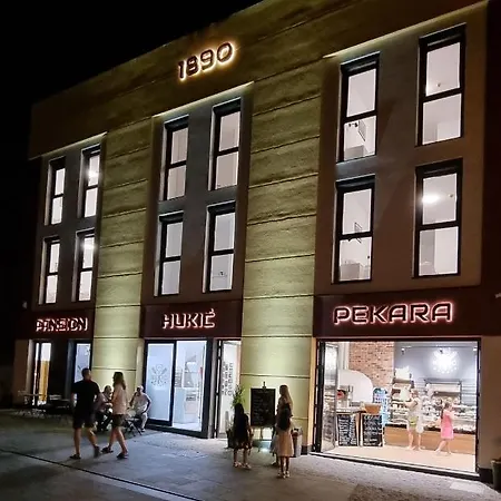 Pansion Hukic 4* Τούζλα