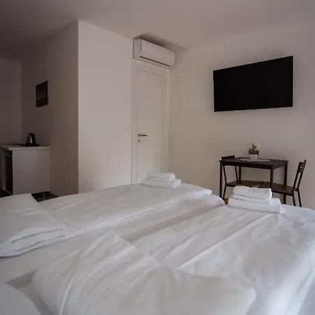 Pansion Hukic 4* Τούζλα