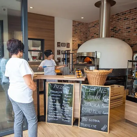 Pansion Hukic Πανσιόν