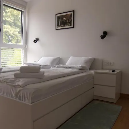 Pansion Hukic 4* Τούζλα