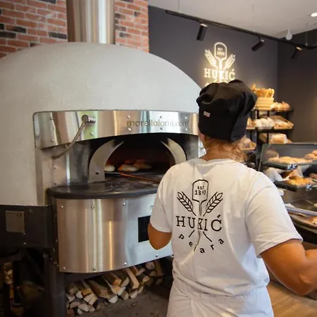 Pansion Hukic Τούζλα