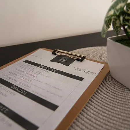 Pansion Hukic Τούζλα